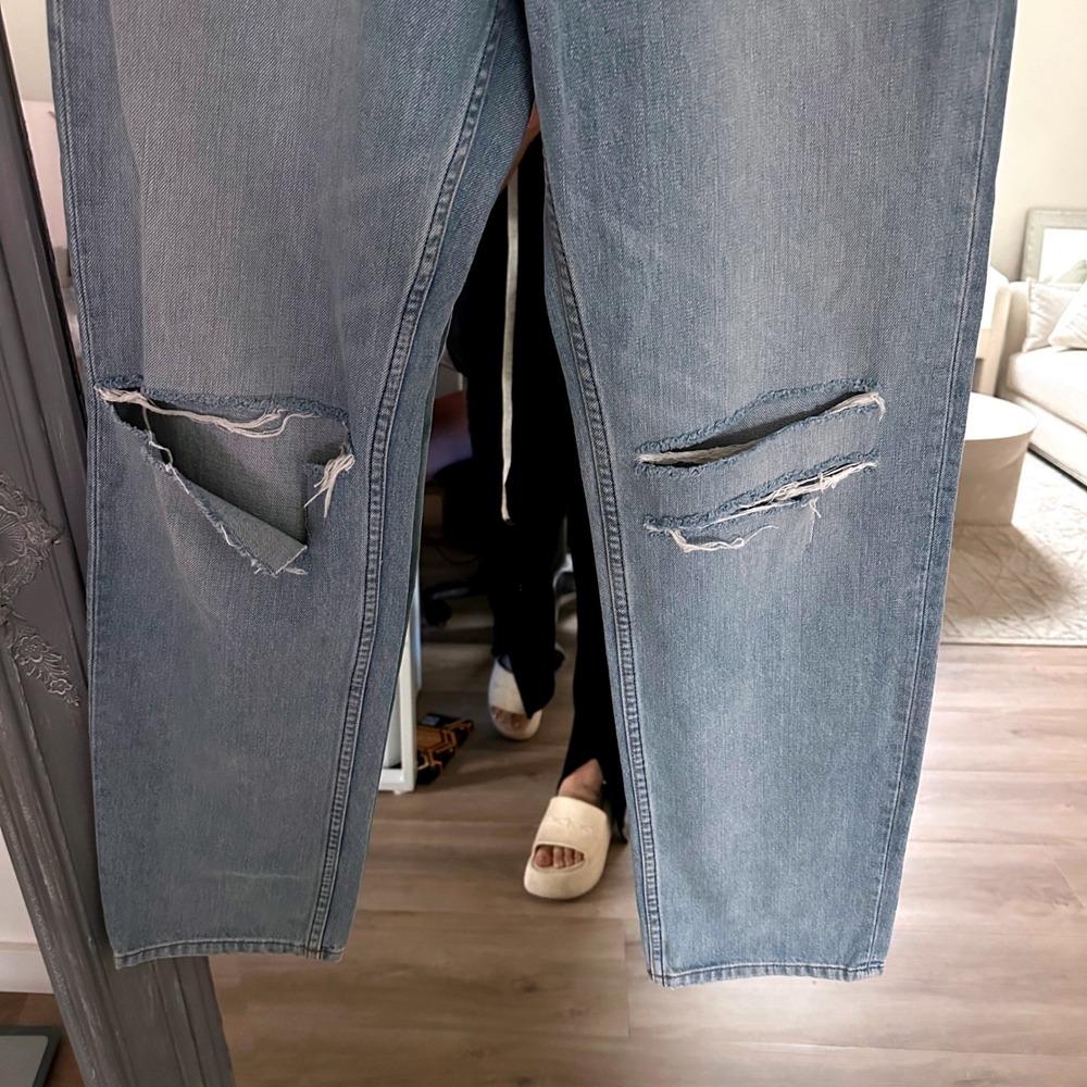 NWT Reformation Dawson Relaxed Jean Skye Destroyed Light Wash Denim Jeans 25 - Picture 6 of 10